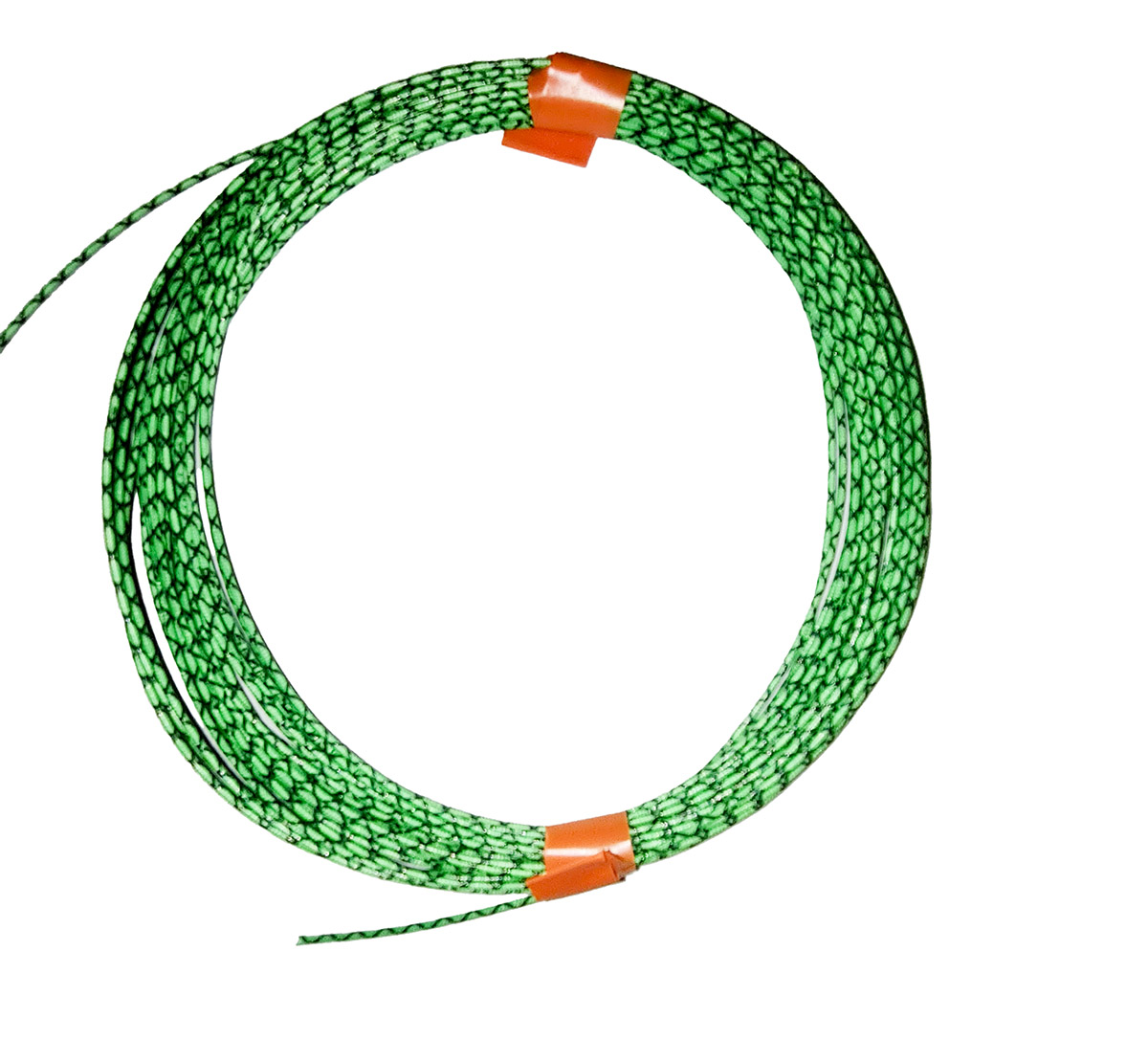Tiré de la bobine, un set de 10m du cordage Pro Max vert en jauge de 1.2 adéquat pour le squash, un super touché de balle, réduit toujours comme pour le pro Comp les vibrations. Le tendre 10% de plus que la plupart des cordages pour des sensations optimum. Cordage souple mais plus plus rugueux que le Pro Comp.
Conseil, même si vous le réalisez en une seule corde placez 10% de moins sur les latérales, vous garderez la géométrie de la raquette intacte et vous aurez des sensations accrues en jeu. Après 6 mois de test avec de gros frappeurs, une durée de vie PLUS PLUS ! 