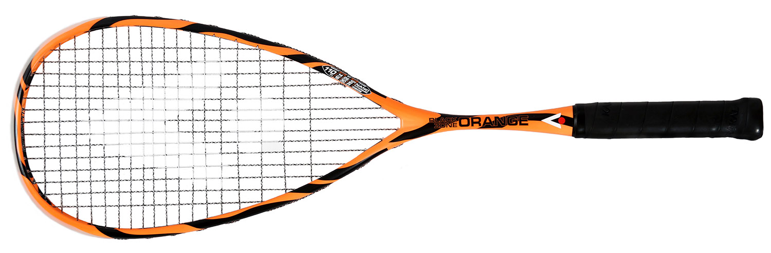 La plus légère des Black Zone, Raquette black Zone Orange chez Karakal, quatrième génération. Une raquette abordable en prix pour cette grande légèreté et cette réactivité avec juste ce qu'il faut de poids en tête pour permettre de bonnes claques de balle (caractéristiques des Black zone). Une gamme de raquette bien née avec des prix très compétitifs. Si vous avez aimé les RAW vous aimerez les Black zone. Nouveau design pour cette saison 2025.