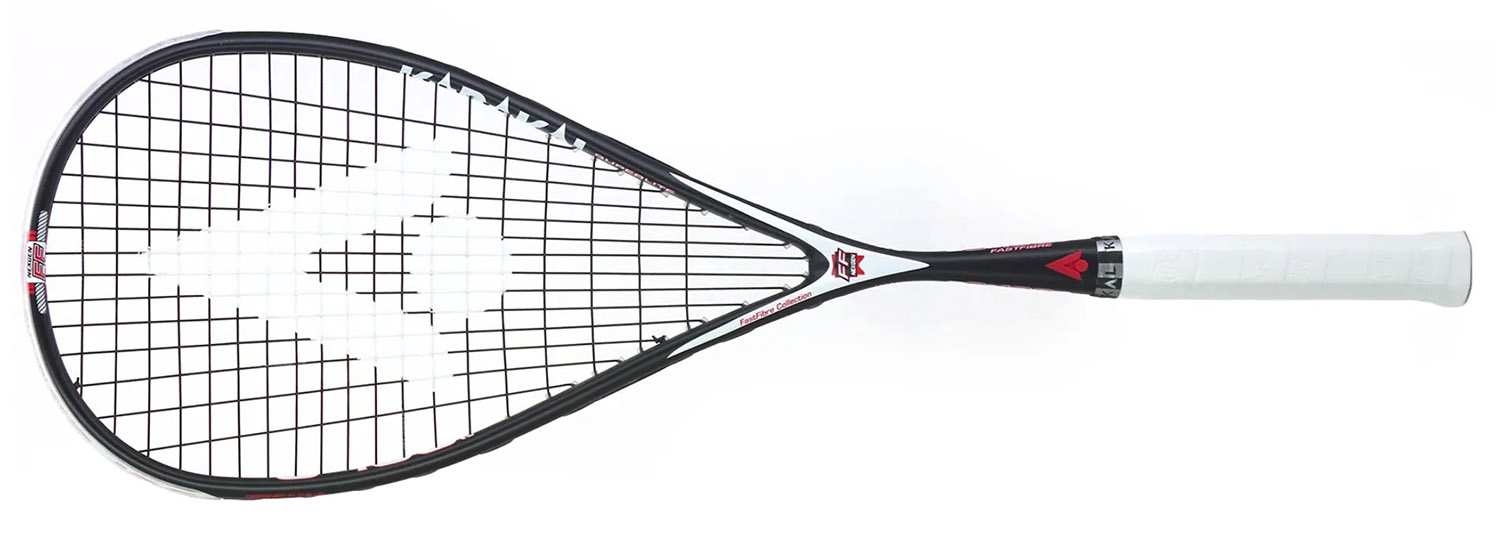 Pour cette <b>raquette de squash Karakal S 100 FF 2.1</b> <br> Karakal ne change pas une équipe qui gagne, avec toujours de petites évolutions pour garder une très bonne raquette de squash, ici avec un petit module dans le manche antivibrateur. Nous ne trouvions pas que cette raquette en aurait eu besoin et difficile de le mesurer en sensation. Si cela permet de gagner encore quelques pourcents de ce coté, c'est un plus. Elle garde toujours sa légèreté, son confort ce qui procure de bonnes sensations, un top.<br>  poids constaté 135 gr.<br> 
Cette raquette de squash <b>Karakal S 100 FF </b> est une des meilleures ventes de la marque depuis longtemps.

