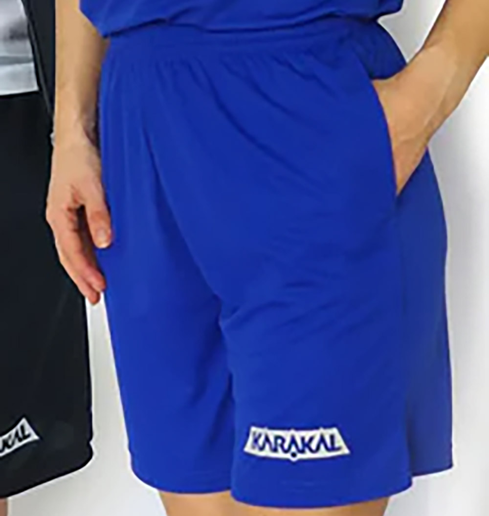 Short karakal muni d'un slip très aéré. 
